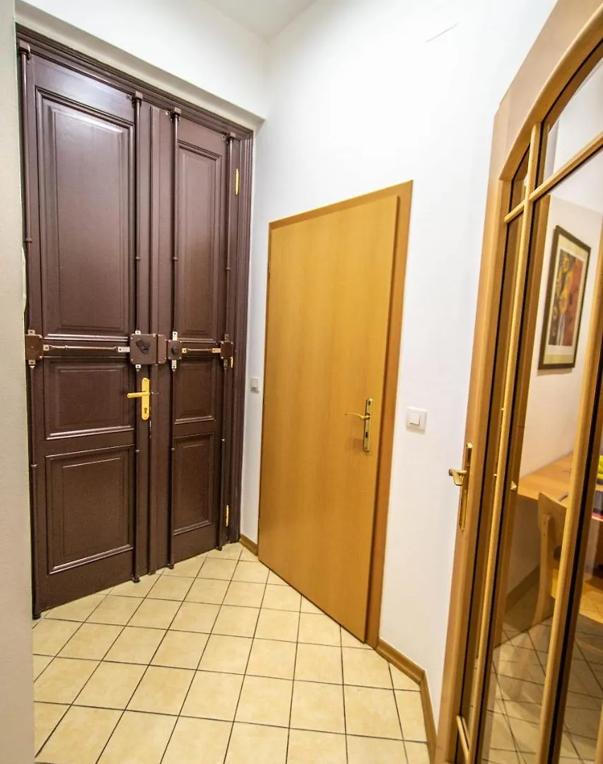 Vojtesska Apartment By Ruterra Praag